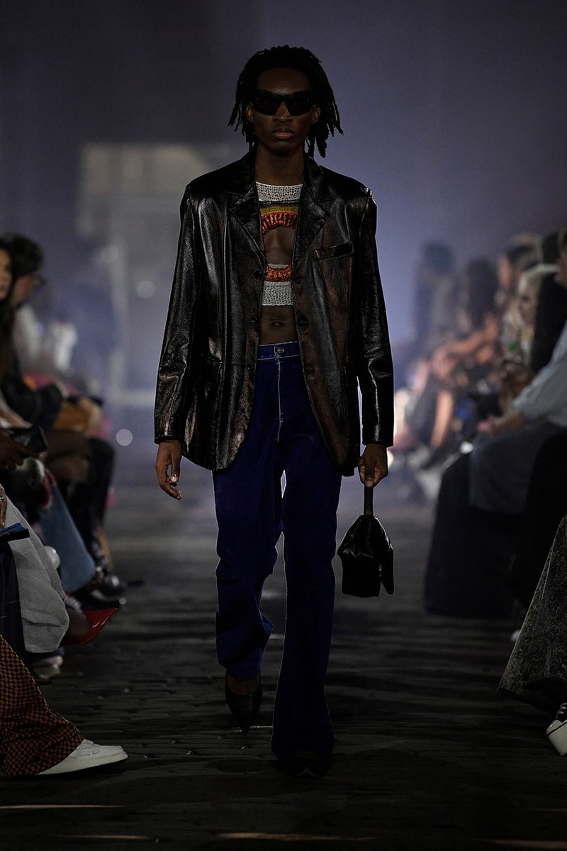 Marni SS23 Made the Sun Rise From Under the Manhattan Bridge spring summer 2023 manhattan bridge orange red blue milan francesco risso kendall jenner madonna anna wintour marni paloma