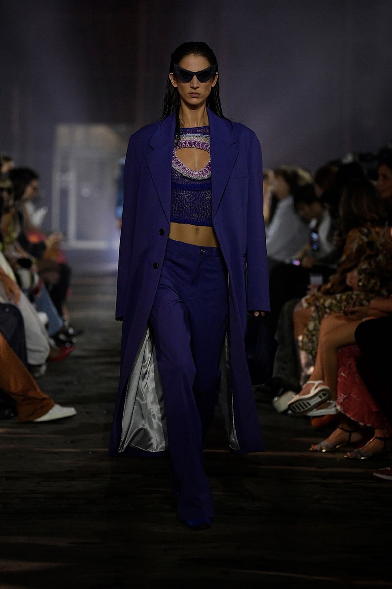 Marni SS23 Made the Sun Rise From Under the Manhattan Bridge spring summer 2023 manhattan bridge orange red blue milan francesco risso kendall jenner madonna anna wintour marni paloma
