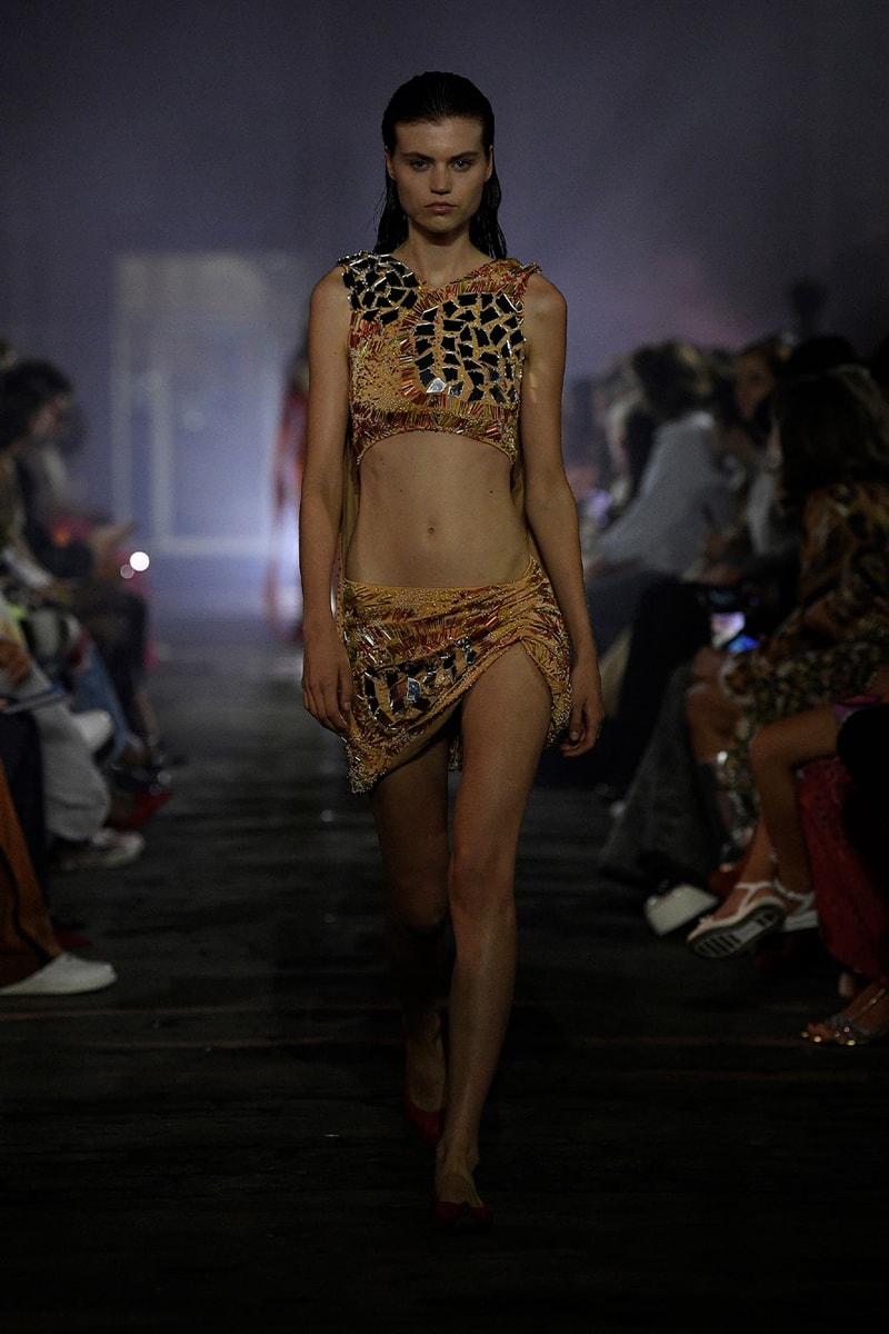 Marni SS23 Made the Sun Rise From Under the Manhattan Bridge spring summer 2023 manhattan bridge orange red blue milan francesco risso kendall jenner madonna anna wintour marni paloma