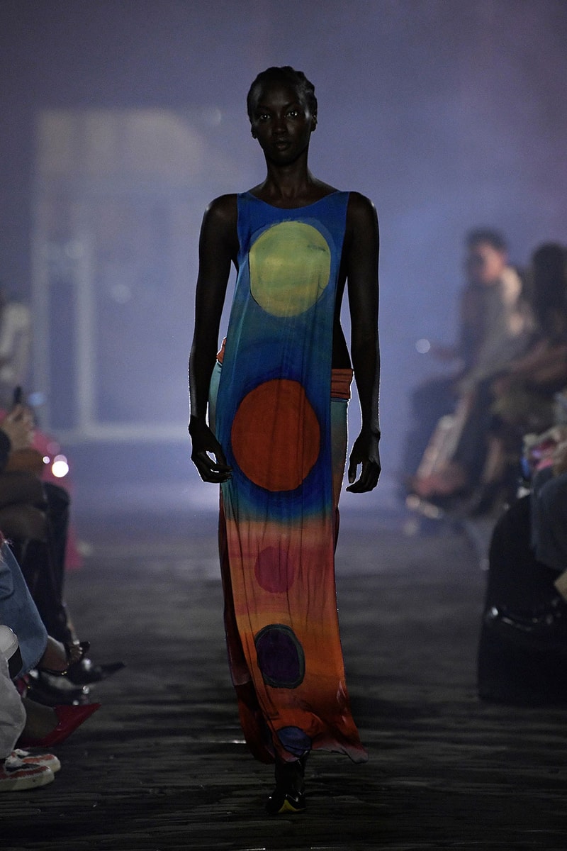 Marni SS23 Made the Sun Rise From Under the Manhattan Bridge spring summer 2023 manhattan bridge orange red blue milan francesco risso kendall jenner madonna anna wintour marni paloma