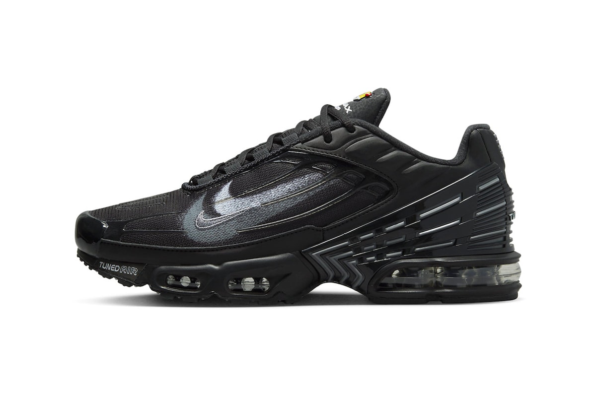 Nike Air Max Plus 3 Gets Outfitted With Double Spray Painted Swooshes FD0659-001 technical shoe all black tuned air air bubbles mixed materials lowtop