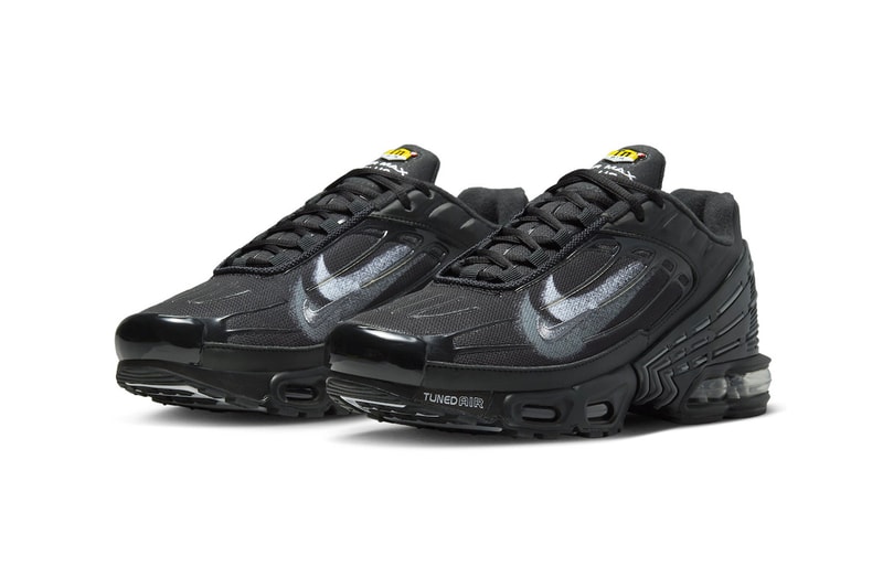 Nike Air Max Plus 3 Gets Outfitted With Double Spray Painted Swooshes FD0659-001 technical shoe all black tuned air air bubbles mixed materials lowtop