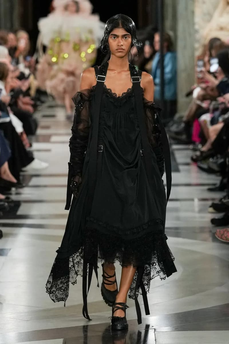 Simone Rocha Spring Summer 2023 London Fashion Week SS23 Runway Show Designer Closing Event Menswear Old Bailey