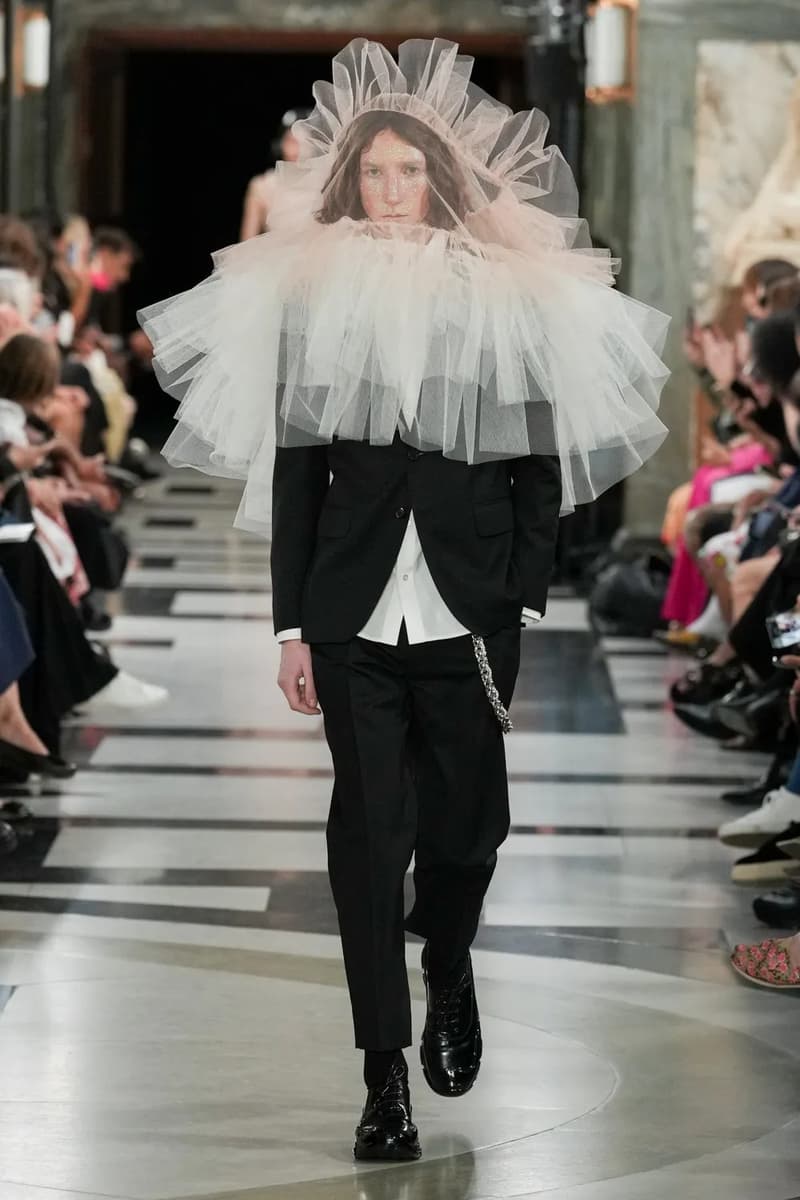 Simone Rocha Spring Summer 2023 London Fashion Week SS23 Runway Show Designer Closing Event Menswear Old Bailey