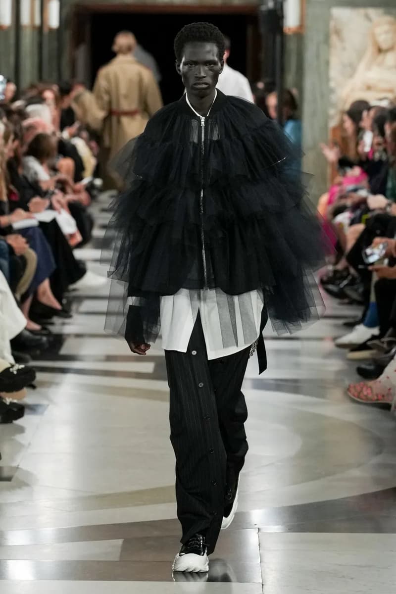 Simone Rocha Spring Summer 2023 London Fashion Week SS23 Runway Show Designer Closing Event Menswear Old Bailey