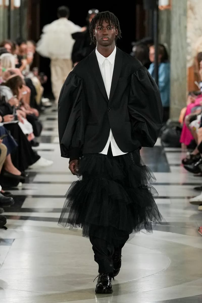 Simone Rocha Spring Summer 2023 London Fashion Week SS23 Runway Show Designer Closing Event Menswear Old Bailey