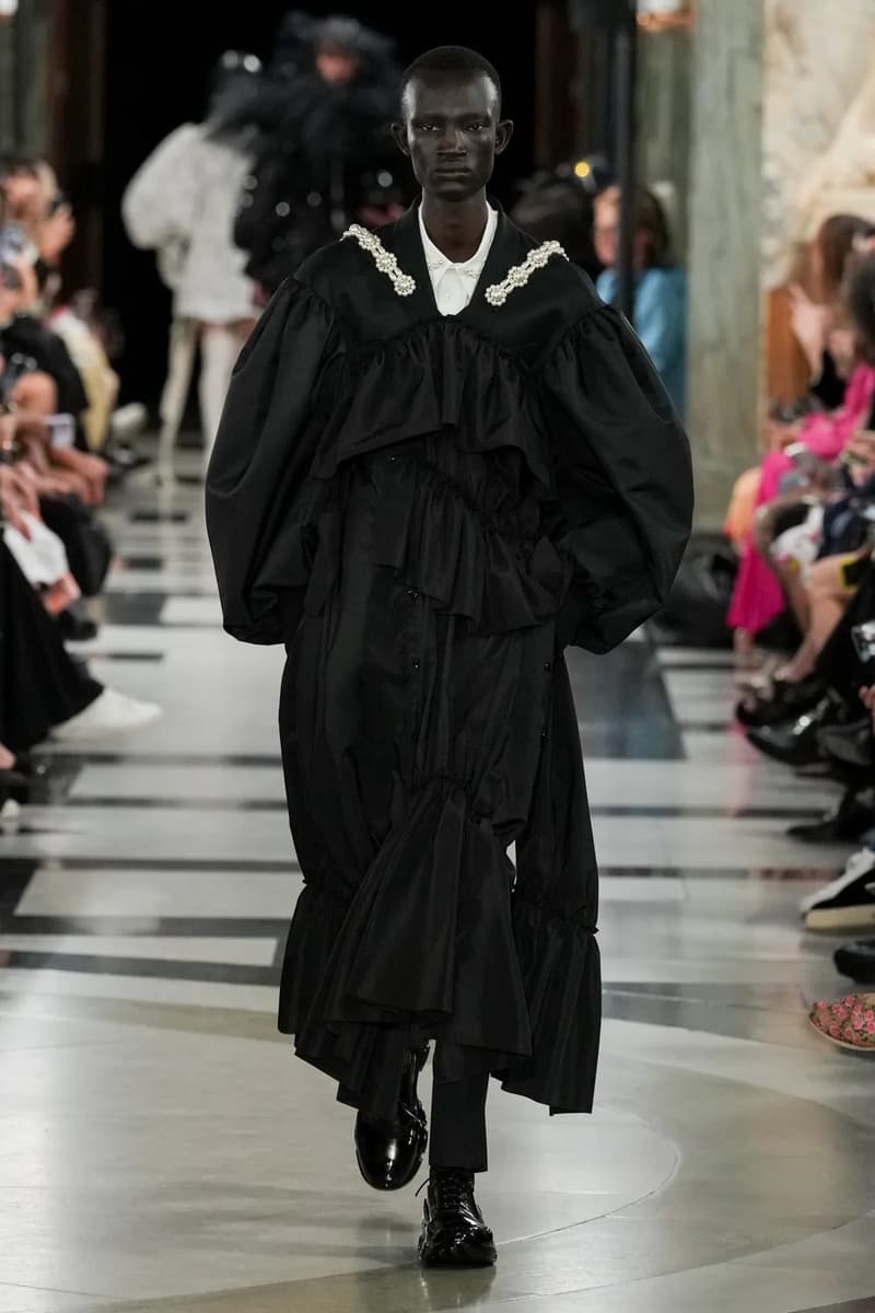 Simone Rocha Spring Summer 2023 London Fashion Week SS23 Runway Show Designer Closing Event Menswear Old Bailey