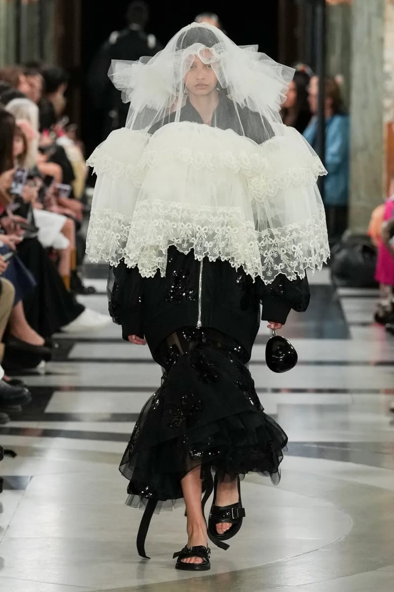 Simone Rocha Spring Summer 2023 London Fashion Week SS23 Runway Show Designer Closing Event Menswear Old Bailey