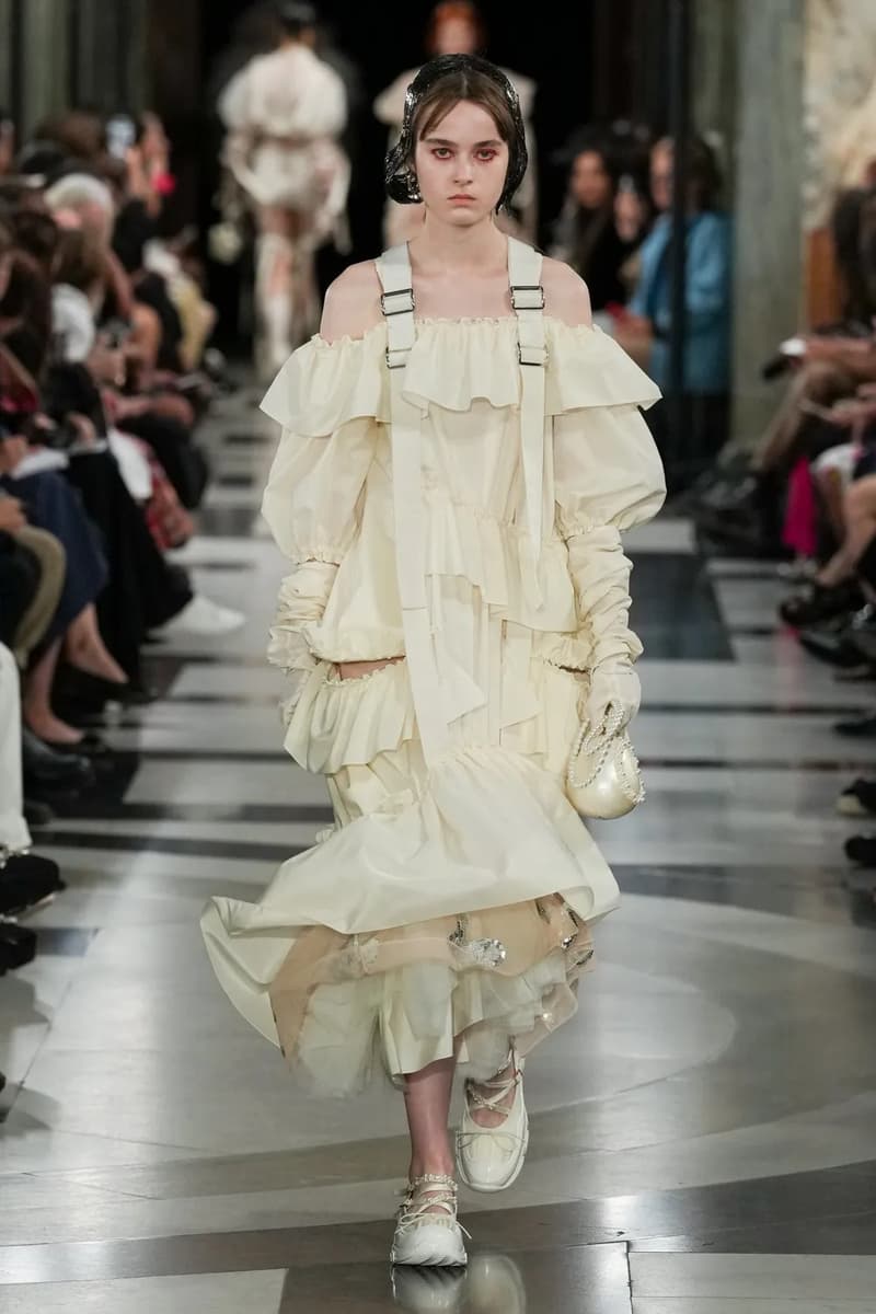 Simone Rocha Spring Summer 2023 London Fashion Week SS23 Runway Show Designer Closing Event Menswear Old Bailey