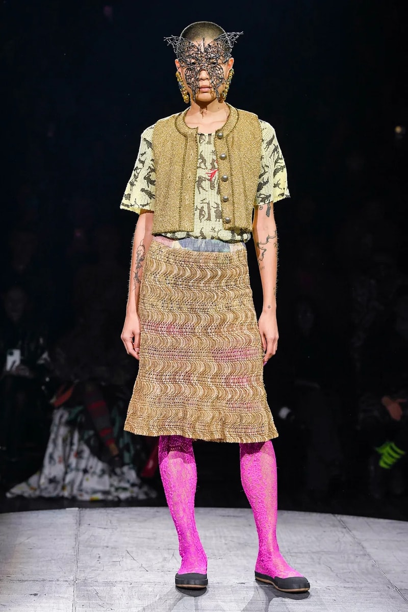 Andreas Kronthaler for Vivienne Westwood Spring Summer 2023 SS23 Paris Fashion Week Show Bella Hadid Menswear sous le ciel de paris