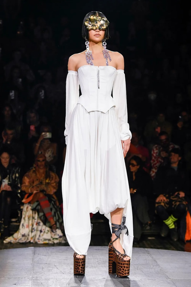 Andreas Kronthaler for Vivienne Westwood Spring Summer 2023 SS23 Paris Fashion Week Show Bella Hadid Menswear sous le ciel de paris