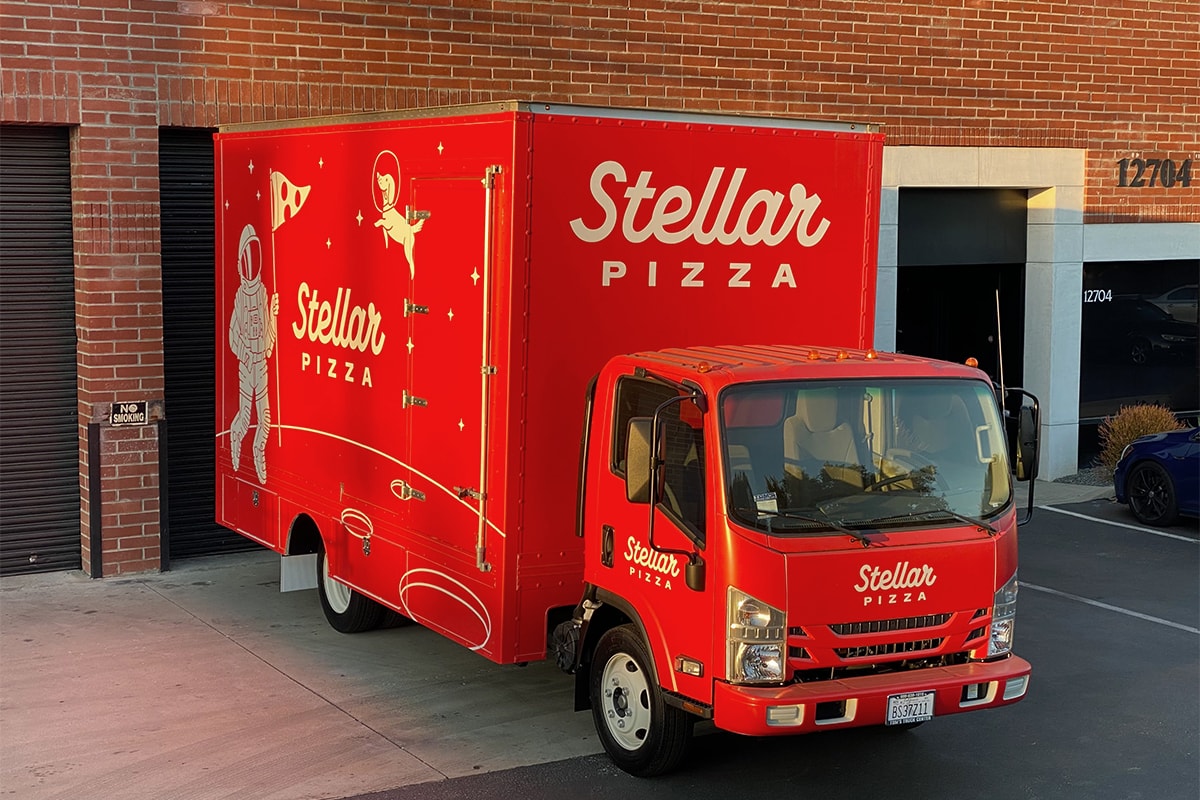 JAY-Z Invests $16.5 Million USD Into Robot-powered Restaurant Stellar Pizza mobile pizza marcy venture partners spacex engineer ceo benson tsai university of southern california usc delivery
