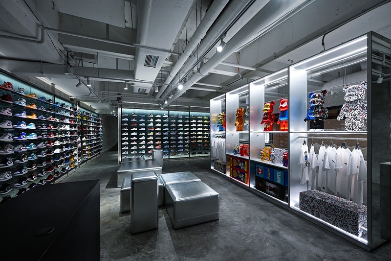 snkrdunk singapore flagship grand opening mandarin gallery travis scott nike air jordan sacai new balance
