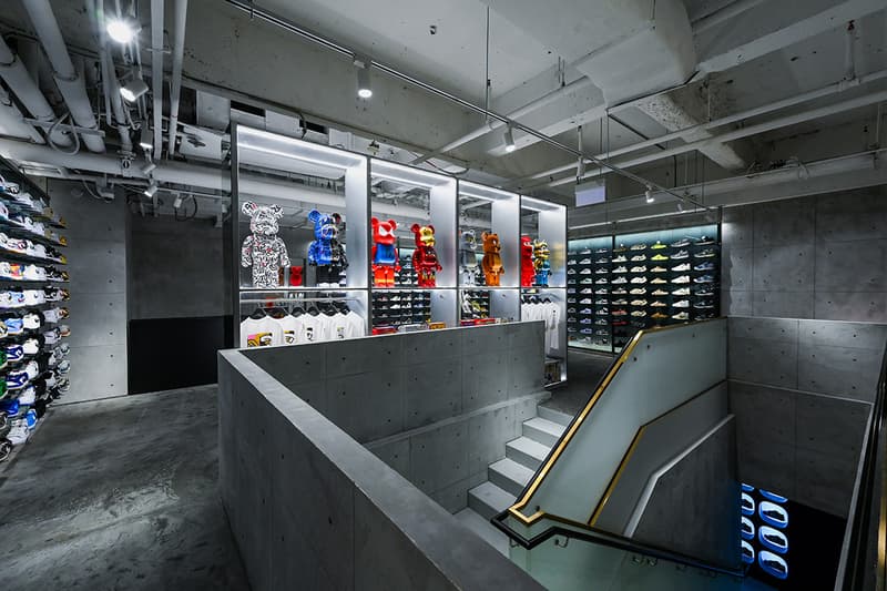 snkrdunk singapore flagship grand opening mandarin gallery travis scott nike air jordan sacai new balance