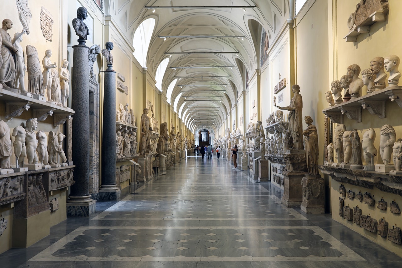 American Tourist Damages Roman Busts Vatican Museum
