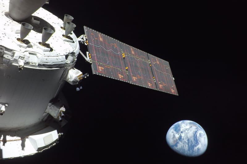 Watch NASA’s Orion Spacecraft Fly Past the Moon