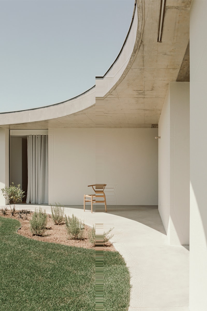 Bruno Dias Arquitectura Organises "Casa Âmago" Around a Central Courtyard