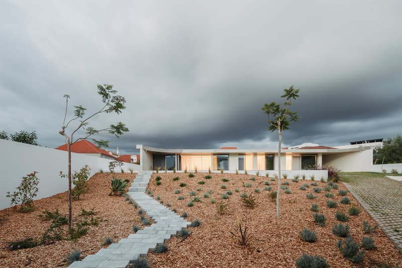 Bruno Dias Arquitectura Organises "Casa Âmago" Around a Central Courtyard