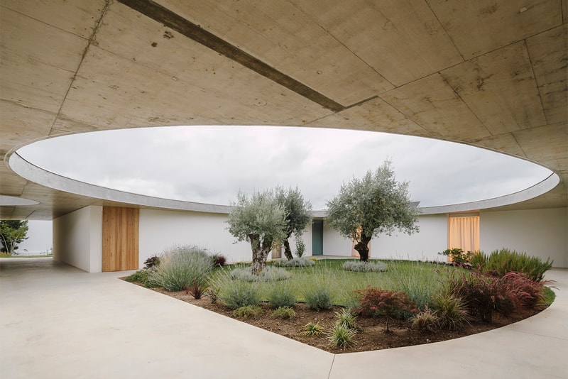 Bruno Dias Arquitectura Organises "Casa Âmago" Around a Central Courtyard