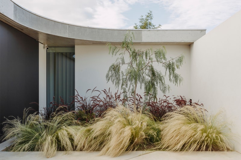 Bruno Dias Arquitectura Organises "Casa Âmago" Around a Central Courtyard