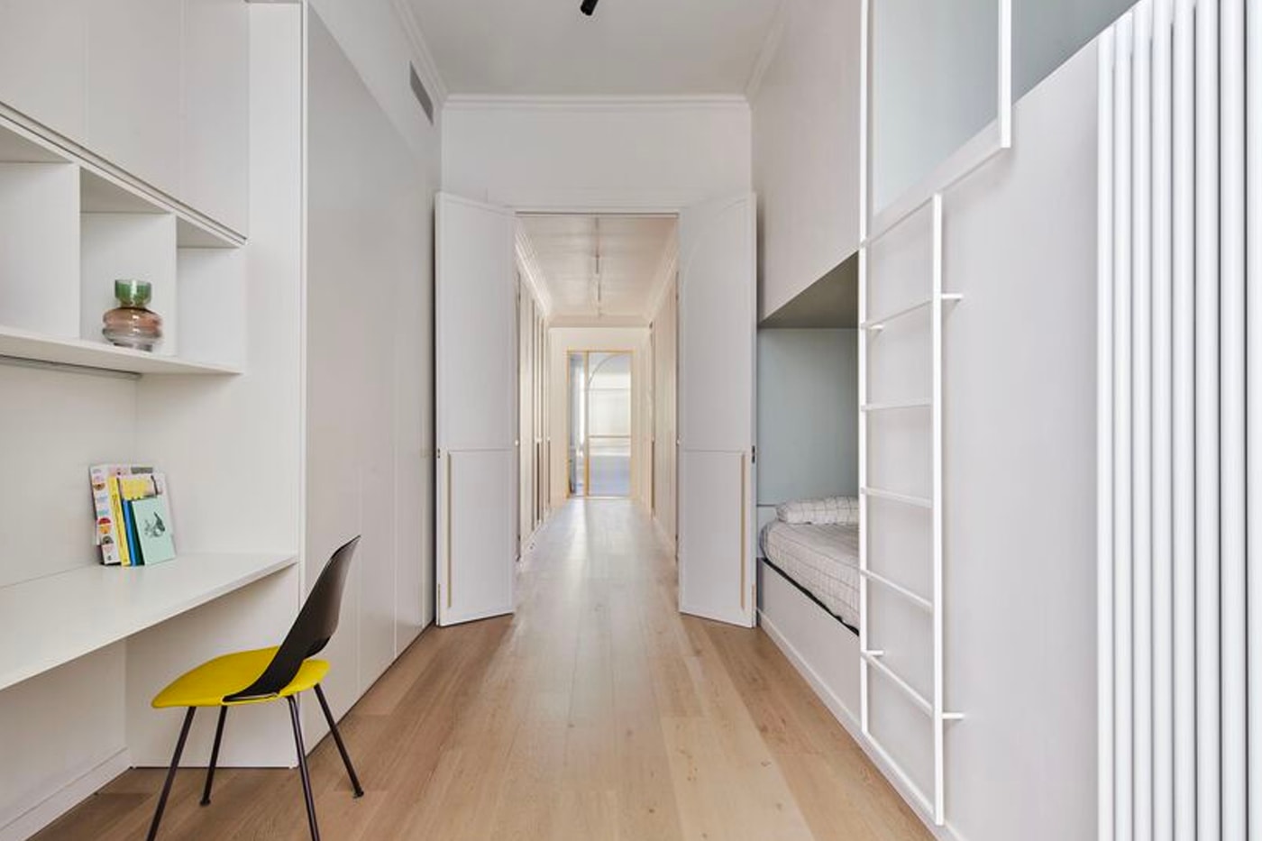 Bruc Apartment Barcelona by Cometa Architects