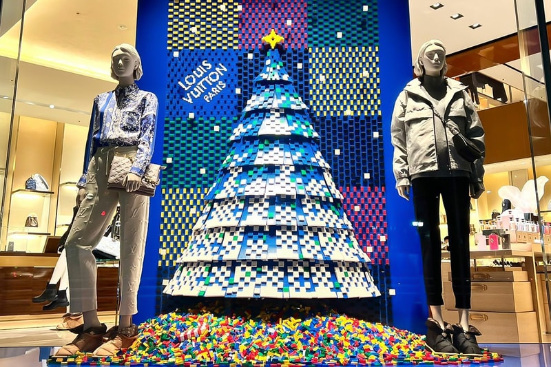 Louis Vuitton LEGO Certified Professionals builders store displays holiday 200 trunks birthday cake rc de Triomphe Pont Neuf october january info date