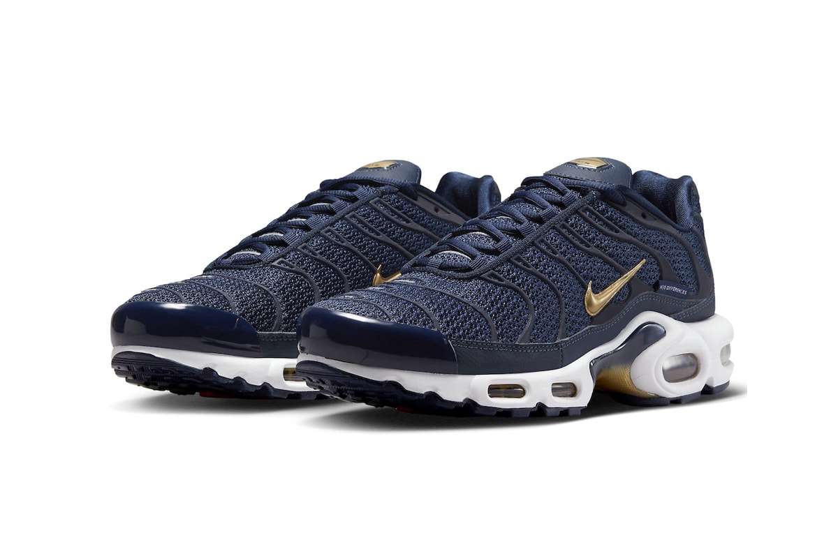 Nike Air Max Plus Celebrates the Fifa World Cup With "French Football Federation" FB3350-400 soccer 2022 fff paris french team national swoosh