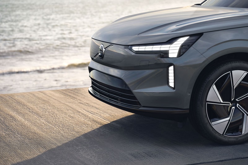 Volvo Unveils Electric 2024 EX90 SUV With 300 Miles of Range