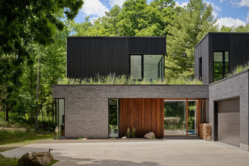 Take a Look Around Drew Mandel Architects’ Oneida Ridge House Inside a Forest