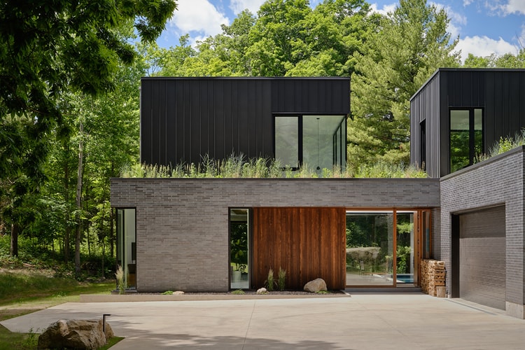 Take a Look Around Drew Mandel Architects’ Oneida Ridge House Inside a Forest