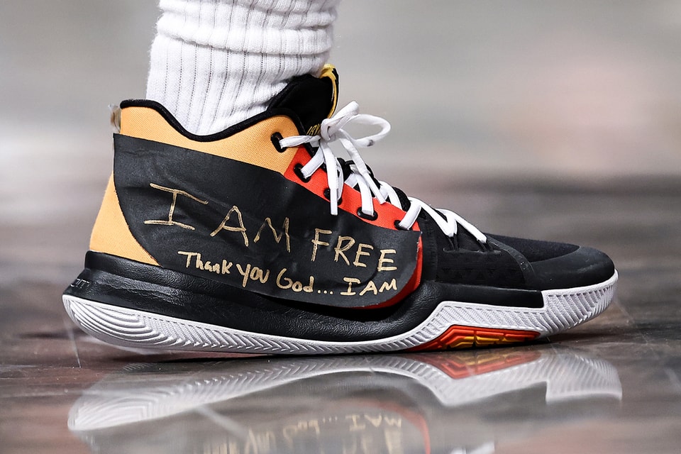 Nike shoes that say nike all over them Clearance