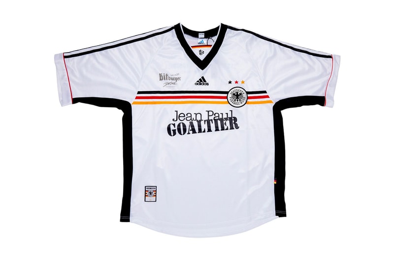 NSS Les Vêtements de Football: Anniversary Edition
