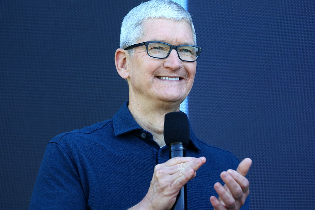Apple CEO Tim Cook To Take a 40% Pay Cut In 2023 iphone ipad mac macbook airpods max technology smartphone business report steve jobs