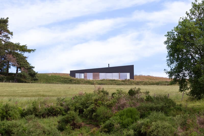 "Spyon Cop" House is Nestled Within the Scottish Wilderness