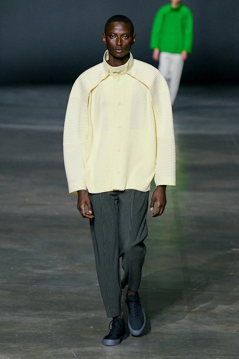 HOMME PLISSÉ ISSEY MIYAKE Fall/Winter 2023 Runway Show Paris Fashion Week FW23 Collection 