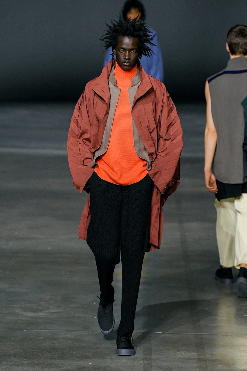 HOMME PLISSÉ ISSEY MIYAKE Fall/Winter 2023 Runway Show Paris Fashion Week FW23 Collection 