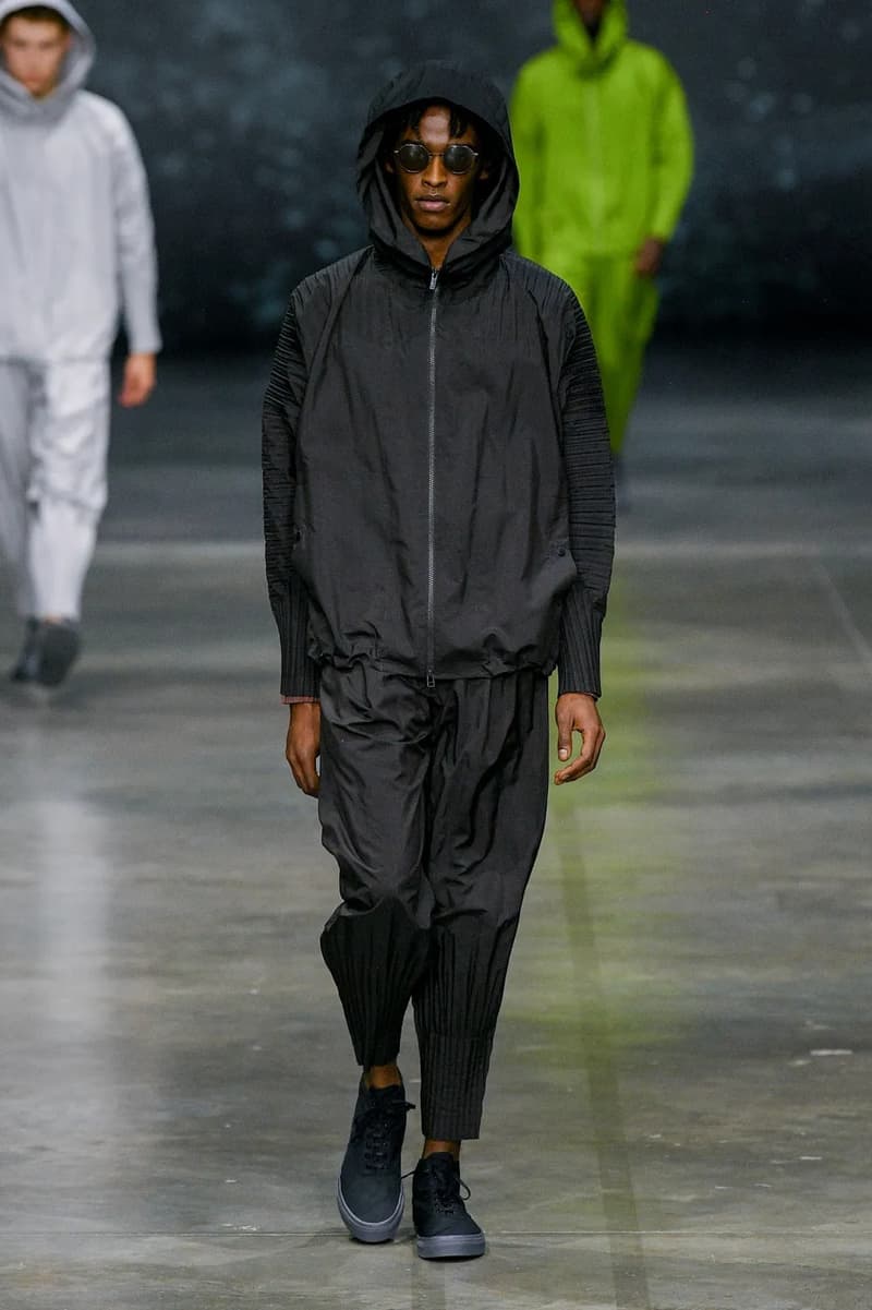 HOMME PLISSÉ ISSEY MIYAKE Fall/Winter 2023 Runway Show Paris Fashion Week FW23 Collection 