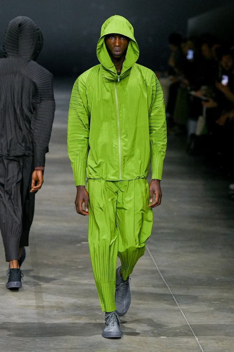 HOMME PLISSÉ ISSEY MIYAKE Fall/Winter 2023 Runway Show Paris Fashion Week FW23 Collection 