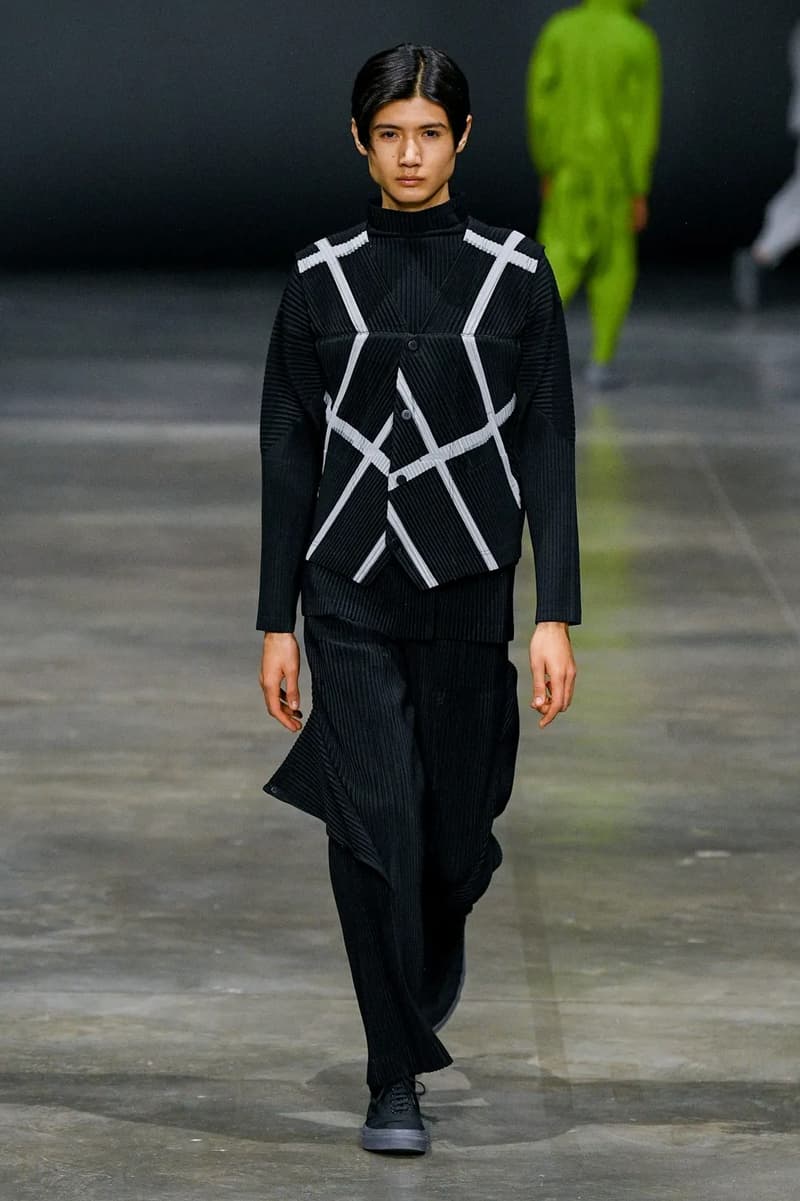 HOMME PLISSÉ ISSEY MIYAKE Fall/Winter 2023 Runway Show Paris Fashion Week FW23 Collection 