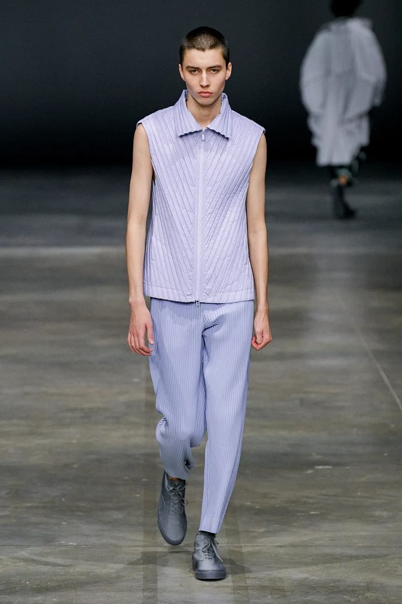 HOMME PLISSÉ ISSEY MIYAKE Fall/Winter 2023 Runway Show Paris Fashion Week FW23 Collection 