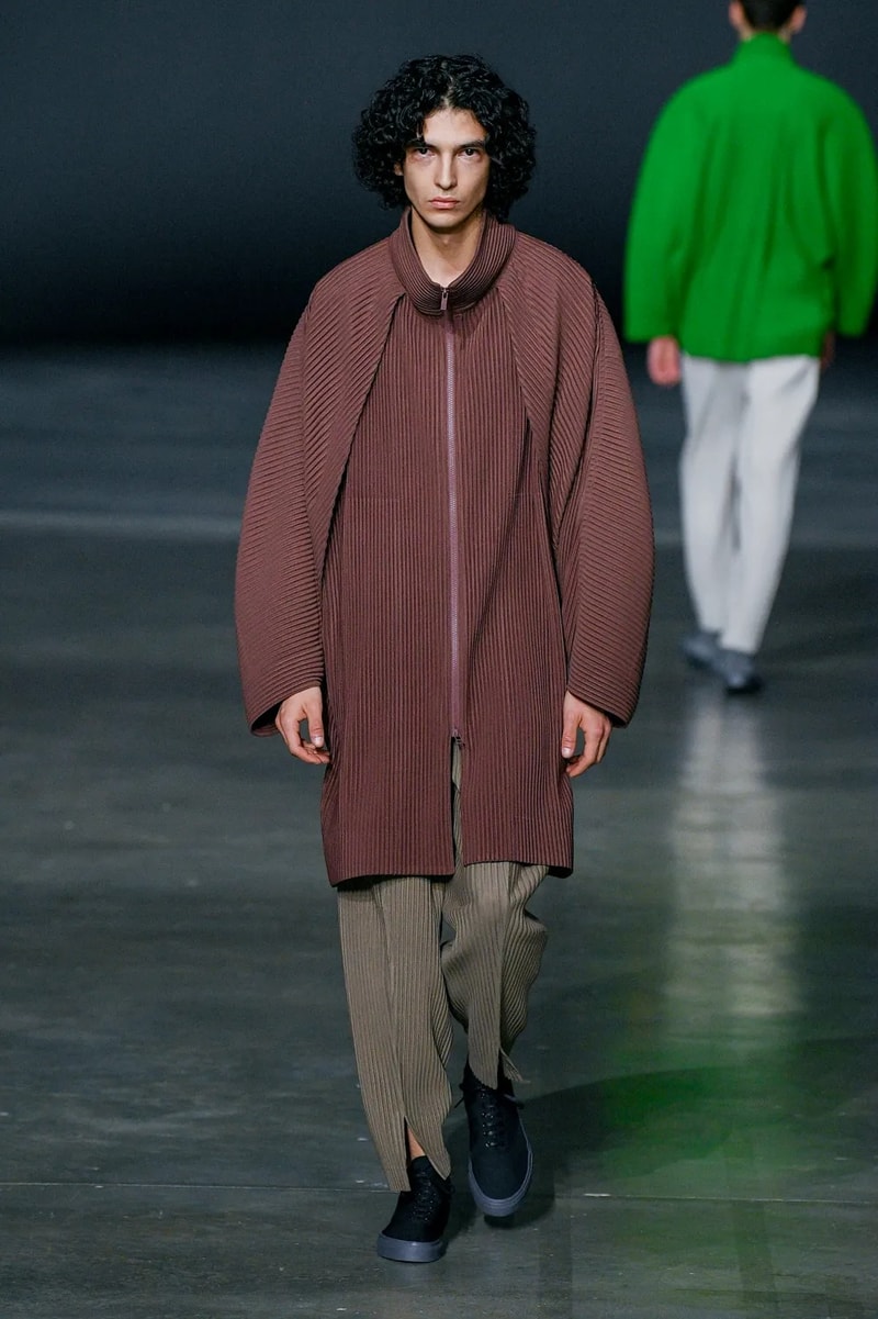 HOMME PLISSÉ ISSEY MIYAKE Fall/Winter 2023 Runway Show Paris Fashion Week FW23 Collection 
