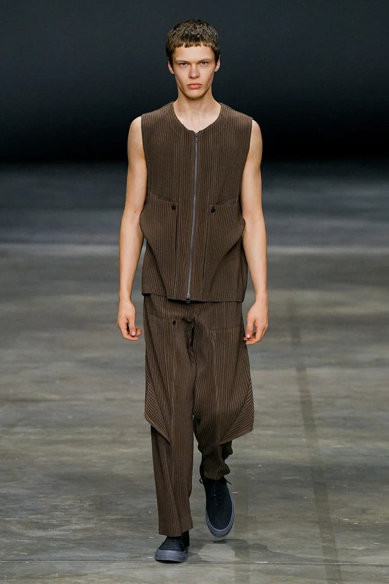 HOMME PLISSÉ ISSEY MIYAKE Fall/Winter 2023 Runway Show Paris Fashion Week FW23 Collection 