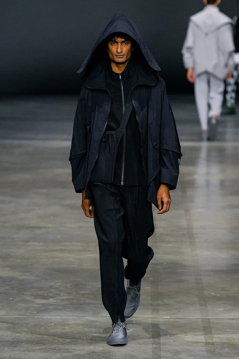 HOMME PLISSÉ ISSEY MIYAKE Fall/Winter 2023 Runway Show Paris Fashion Week FW23 Collection 