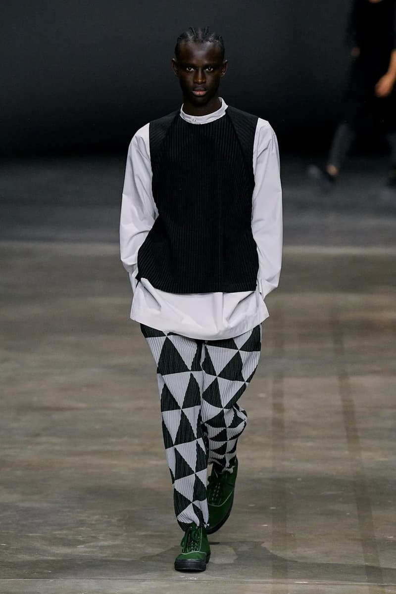 HOMME PLISSÉ ISSEY MIYAKE Fall/Winter 2023 Runway Show Paris Fashion Week FW23 Collection 