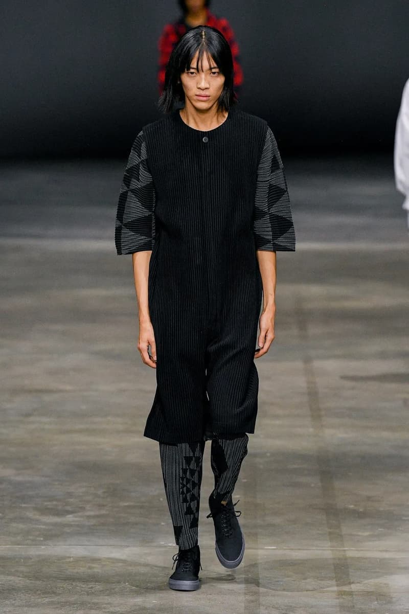 HOMME PLISSÉ ISSEY MIYAKE Fall/Winter 2023 Runway Show Paris Fashion Week FW23 Collection 