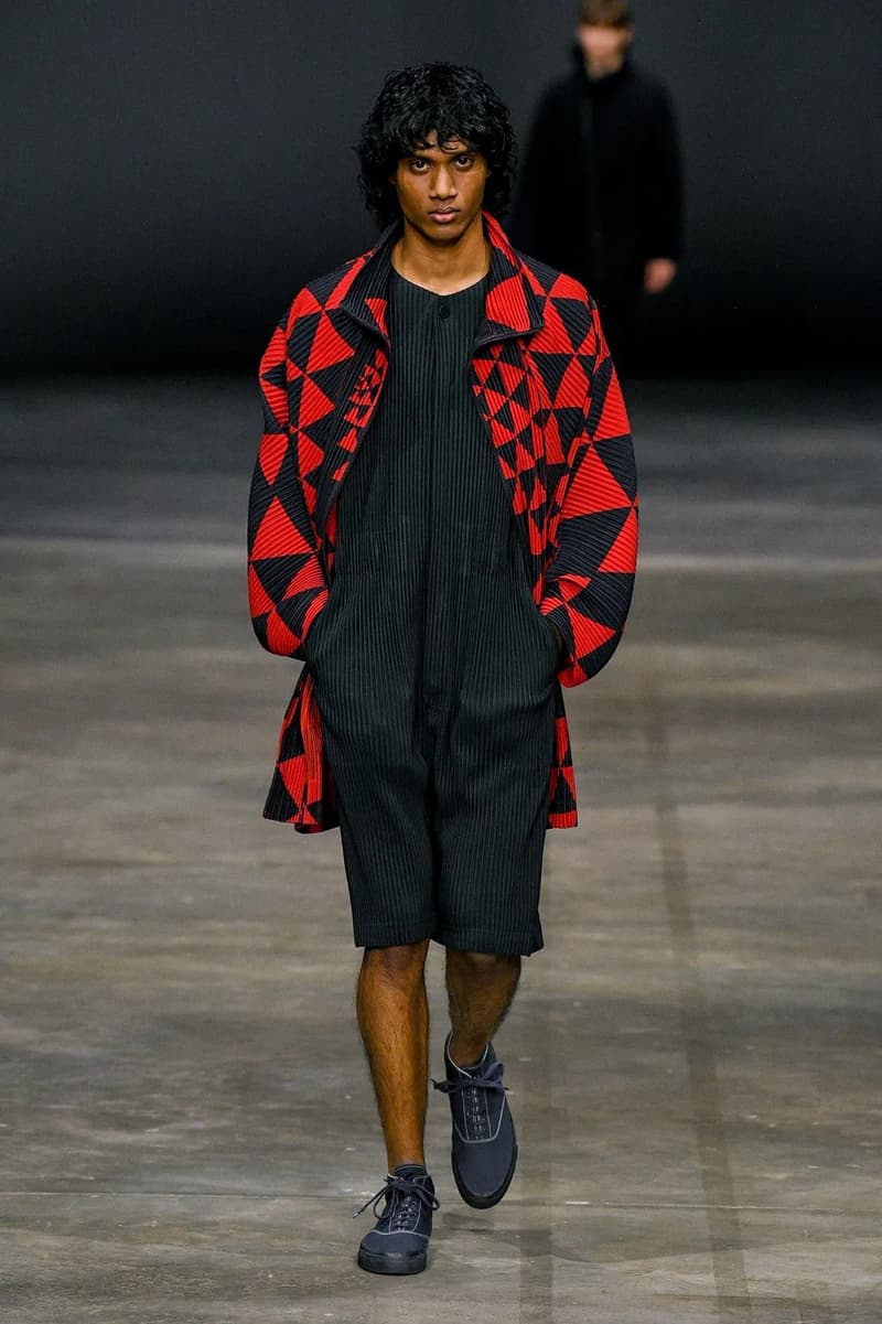 HOMME PLISSÉ ISSEY MIYAKE Fall/Winter 2023 Runway Show Paris Fashion Week FW23 Collection 