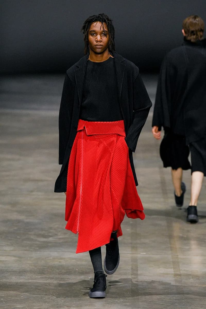 HOMME PLISSÉ ISSEY MIYAKE Fall/Winter 2023 Runway Show Paris Fashion Week FW23 Collection 