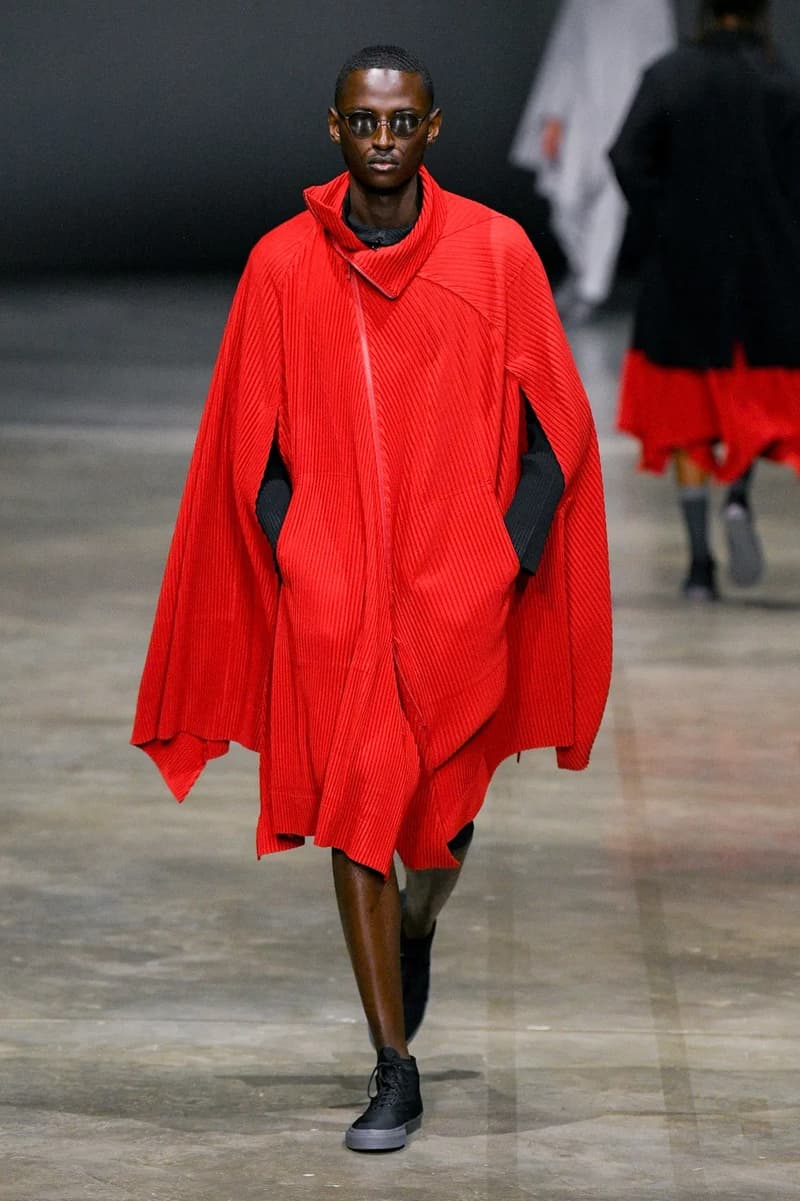 HOMME PLISSÉ ISSEY MIYAKE Fall/Winter 2023 Runway Show Paris Fashion Week FW23 Collection 