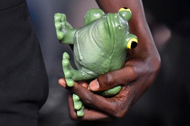 JW Anderson Wellipets Frog Clutch Bag Closer Look Viral Pigeon Bag Jonathan Anderson Milan Fashion Week FW23 Fall Winter 2023 Runway Show