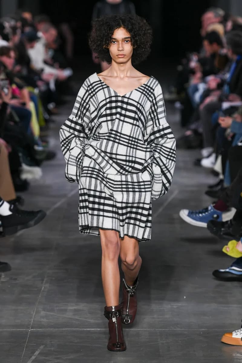 JW Anderson Fall Winter 2023 Milan Fashion Week Men's Women's Show Runway MFW Jonathan Anderson